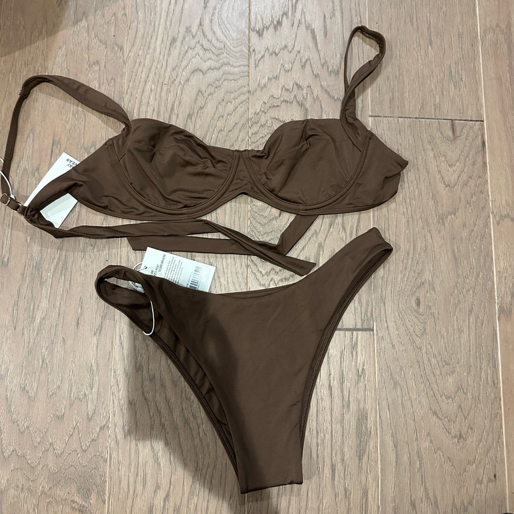 Monday Swimwear Cliffside Sorrento top and Byron Bottom Large BNWT